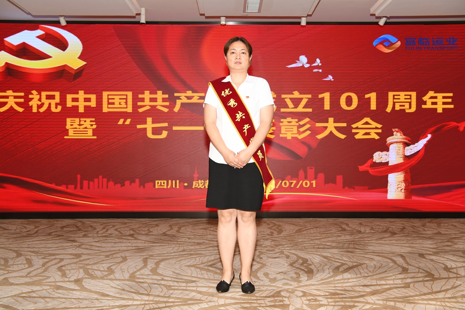 杨琴.jpg 杨琴.jpg